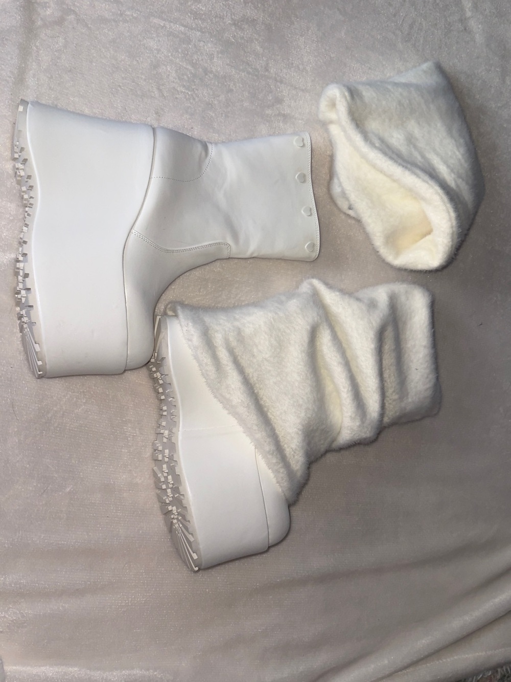 Dolls Kill SNUGGLE WONDERLAND PLATFORM BOOTS - WHITE